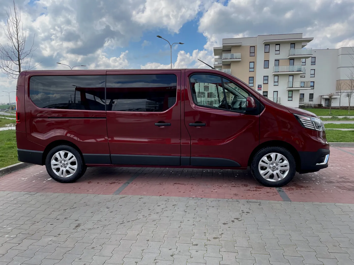 06-Renault Trafic 9 osób-Lublin-wynajem-busa-9 osób-Lublin-wynajem-busa-Lublin (10)