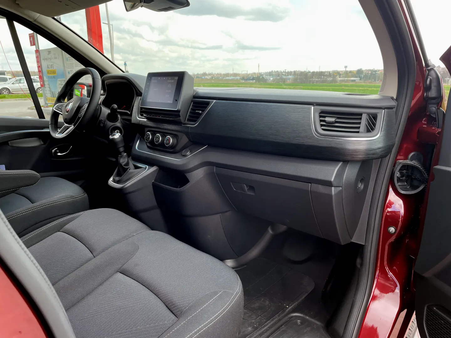 12-Renault Trafic 9 osób-Lublin-wynajem-busa-9 osób-Lublin-wynajem-busa-Lublin (4)